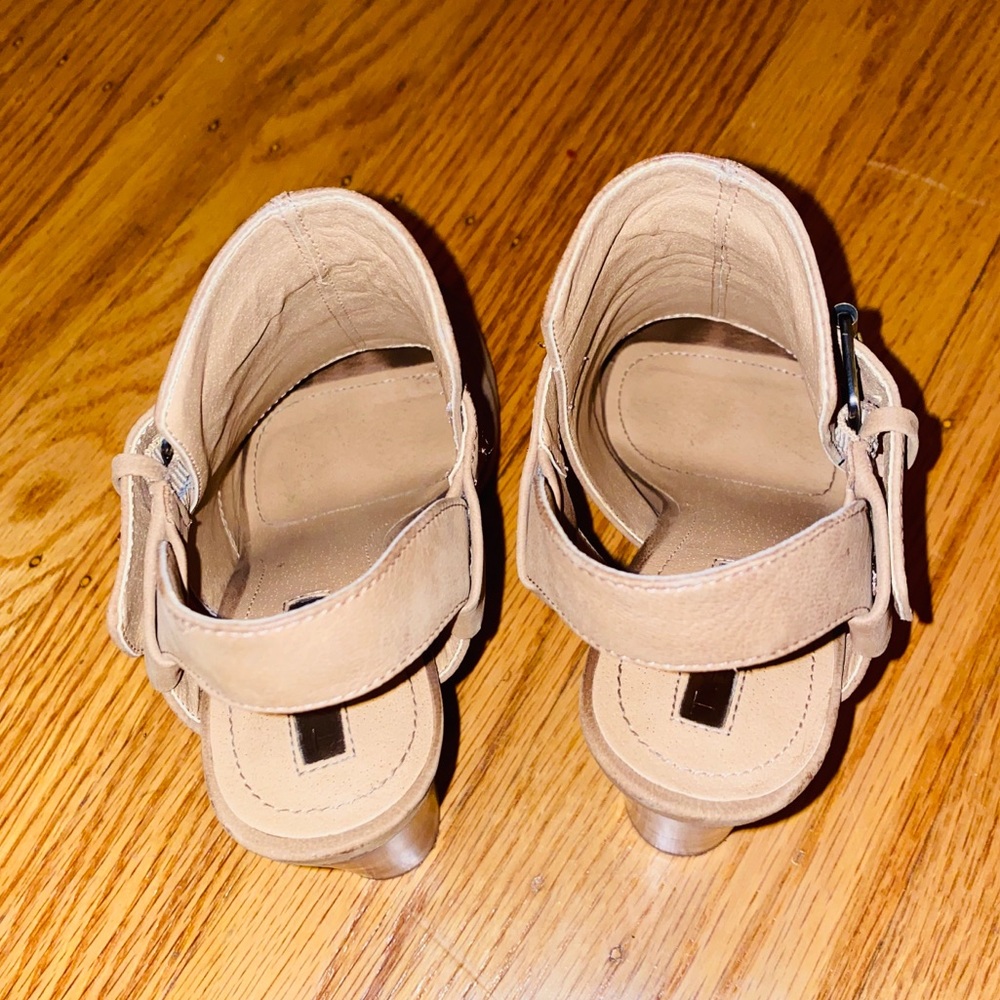 heels - Picture 5 of 6